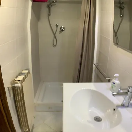 Romantic Enchantment With Private Bathroom Guest house