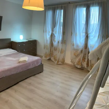 Romantic Enchantment With Private Bathroom Guest house