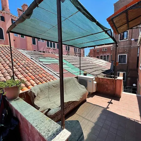 Guest house Romantic Enchantment With Private Bathroom Venice