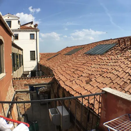 Πανσιόν Bellini With Private Bathroom 3*